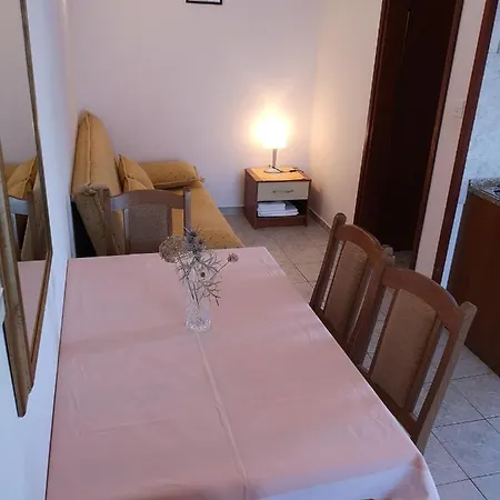 Nina Apartament *